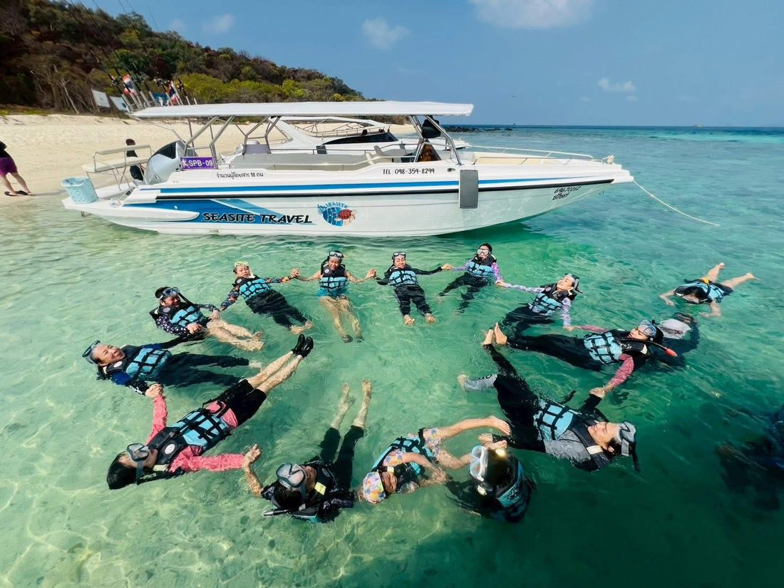 หาดทรายขาวน้ำใสของเกาะขาม